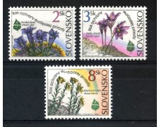 1995 - SLOVACCHIA - EMBLEMA E FIORI 3v. - NUOVI - LOTTO/29302 1995 - SLOVACCHIA - EMBLEMA E FIORI 3v. - NUOVI - LOTTO/29302