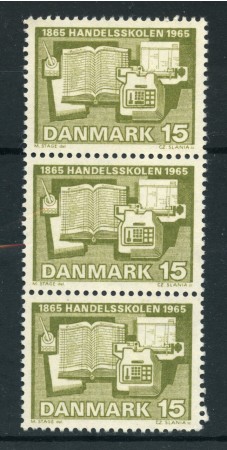1965 - LOTTO/22863 - DANIMARCA - SCUOLA COMMERCIALE STRISCIA DI 3 NUOVI