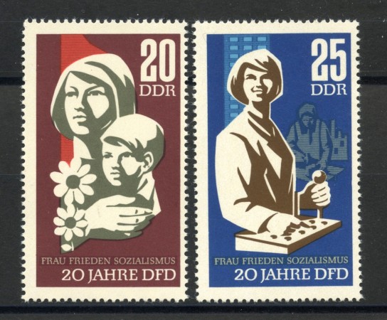1967 - GERMANIA DDR - DONNE DEMOCRATICHE 2v. - NUOVI - LOTTO/36234