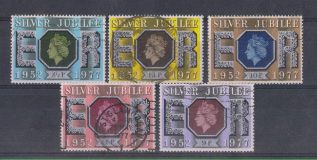 1977 - LOTTO/4644 - GRAN BRETAGNA - AVVENTO AL TRONO - USATI